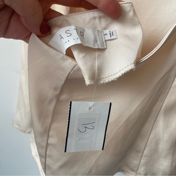 NWT ASTR THE LABEL Pearl white camisole with open back and strappy details S - Picture 7 of 8